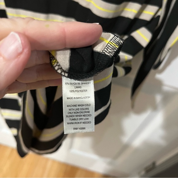 Larry Levine dress 3/4 sleeve striped black and cream size small - Picture 8 of 10